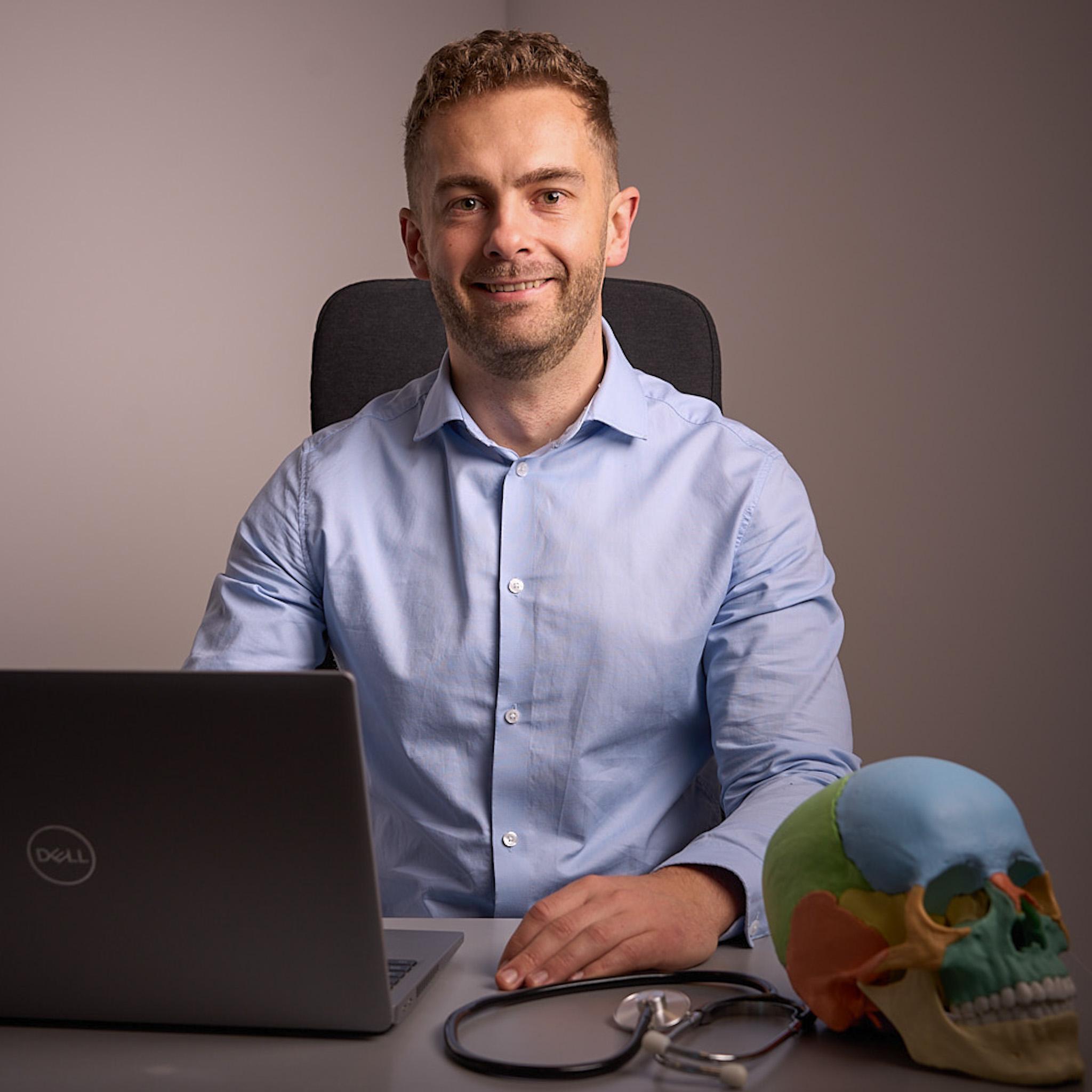 Kamil Dzidek - fizjoterapeuta i osteopata Holisticus Kraków